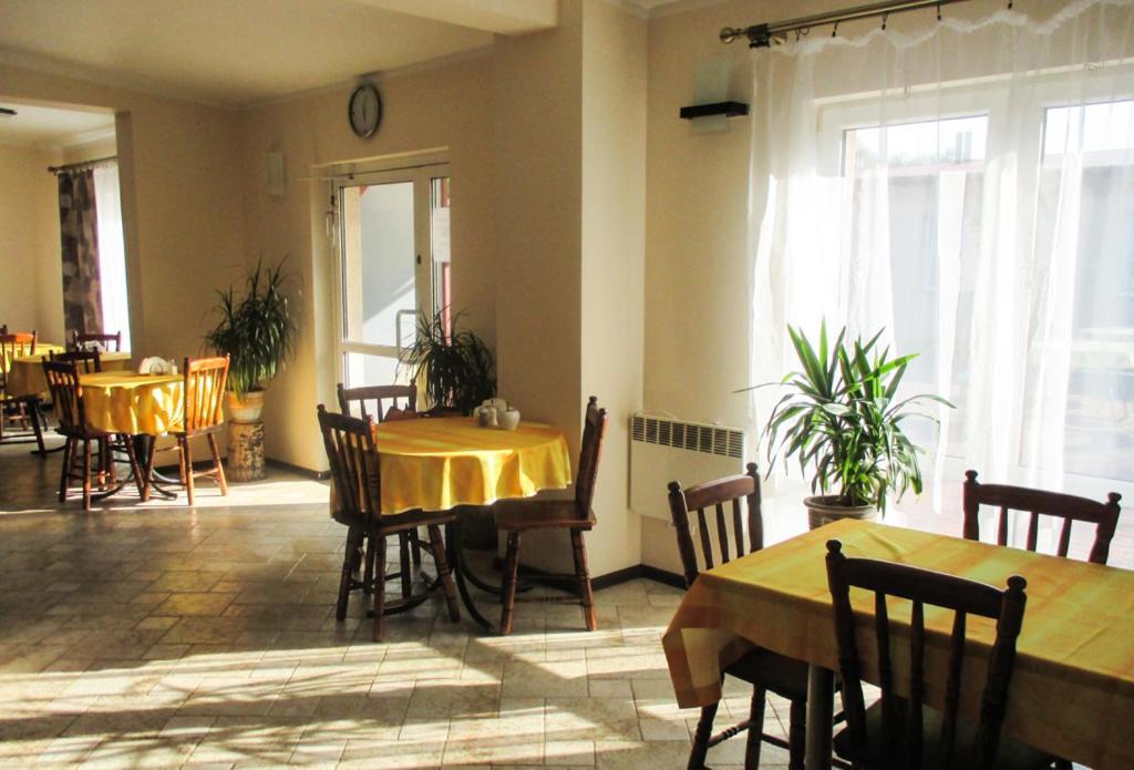 Hostel Rest Краков Экстерьер фото